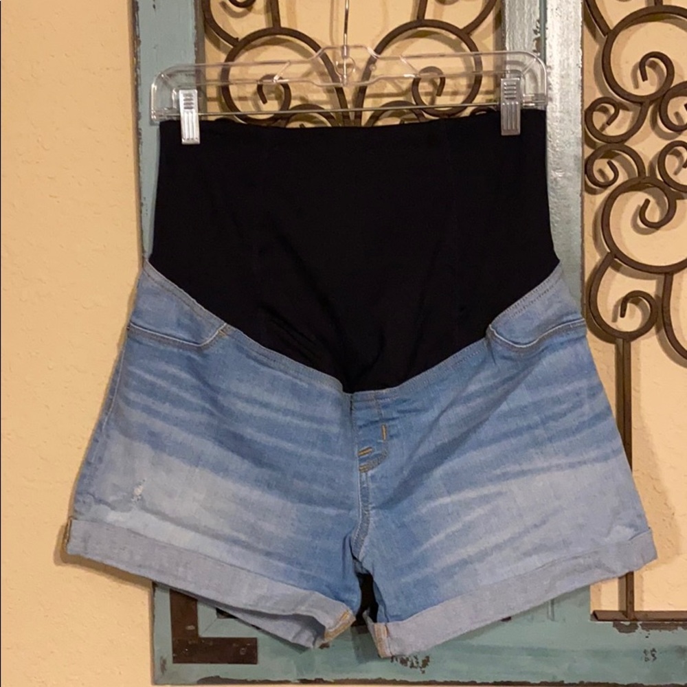 MATERNITY SHORTS SIZE 8